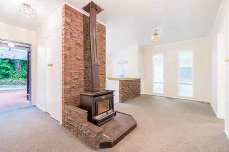 Photo of property in 1/7 Tallington Crescent, Torbay, Auckland, 0630