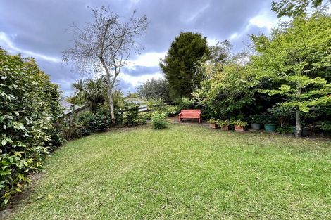 Photo of property in 2/9 Lancelot Place, Glenfield, Auckland, 0629