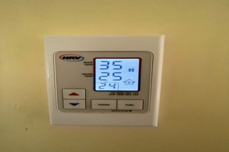 Photo of property in 90 Edgewater Drive, Pakuranga, Auckland, 2010