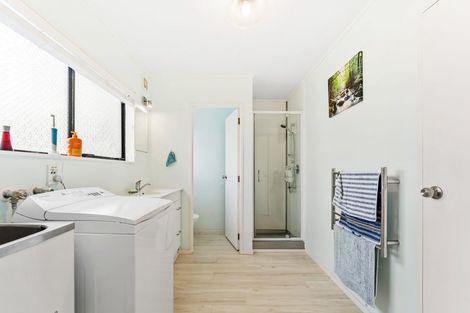 Photo of property in 30 Holiday Road, Stanmore Bay, Whangaparaoa, 0932