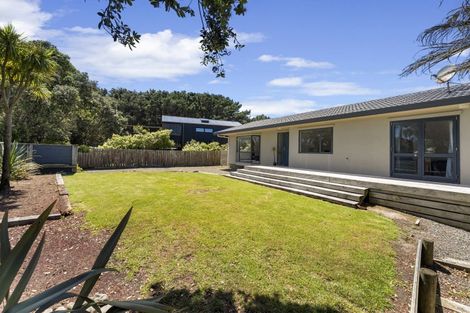 Photo of property in 4 The Avenue, Otaki Beach, Otaki, 5512