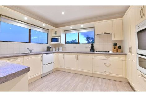 Photo of property in 13 Quo Vadis Place, Red Beach, 0932