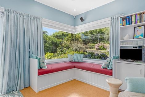 Photo of property in 4 Ranui Terrace, Tawa, Wellington, 5028