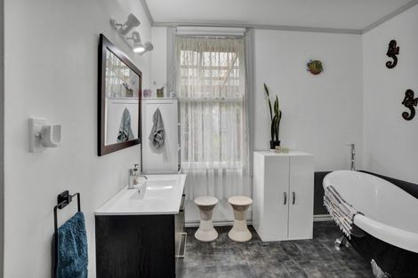 Photo of property in 18 Mills Street, Eltham, 4322