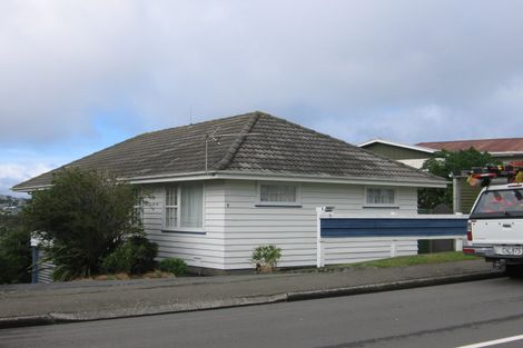 Photo of property in 5 Quigley Street, Newlands, Wellington, 6037