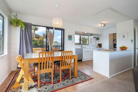 Photo of property in 3 Stella Drive, Clarks Beach, 2122