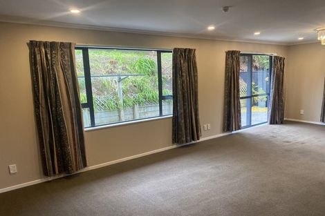 Photo of property in 12 Mcewen Crescent, Riverstone Terraces, Upper Hutt, 5018