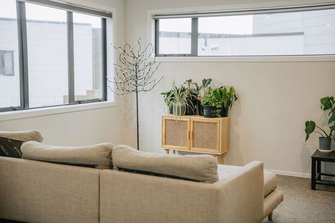 Photo of property in 29b Glanmire Road, Newlands, Wellington, 6037