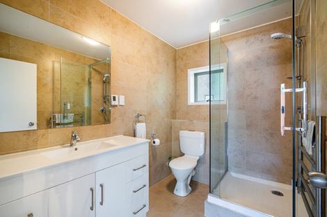 Photo of property in 21 Parr Terrace, Castor Bay, Auckland, 0620