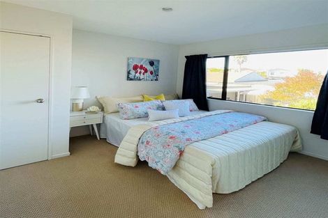 Photo of property in 16 Spalding Rise, Golflands, Auckland, 2013