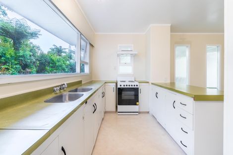 Photo of property in 1/7 Tallington Crescent, Torbay, Auckland, 0630