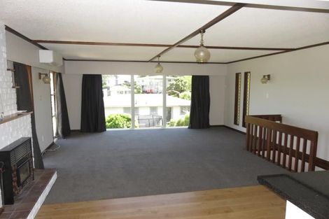 Photo of property in 16 Omega Street, Newlands, Wellington, 6037