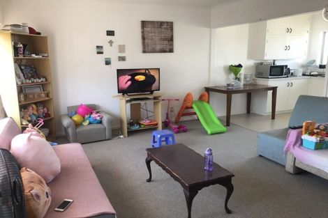 Photo of property in 3/178 Chivalry Road, Glenfield, Auckland, 0629