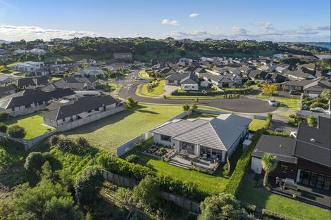 Photo of property in 12 Vantage Place, Omokoroa, 3114