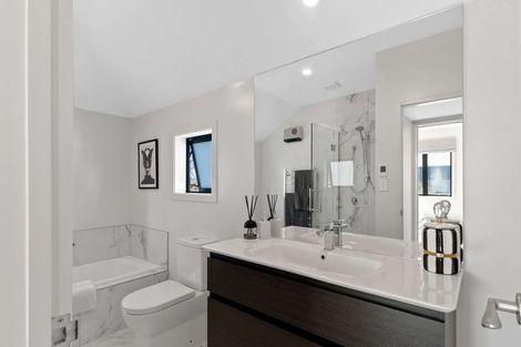 Photo of property in 2/218 Springfield Road, St Albans, Christchurch, 8014