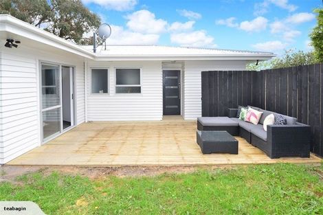 Photo of property in 28 Totaravale Drive, Totara Vale, Auckland, 0629
