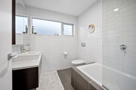 Photo of property in 2/2a Earnoch Avenue, Takapuna, Auckland, 0622