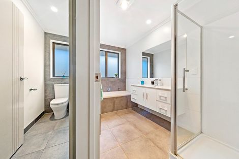 Photo of property in 4 Helenvale Crescent, Pokeno, 2402