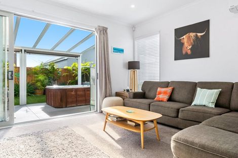 Photo of property in 28 Owen Chapman Drive, Red Beach, 0932