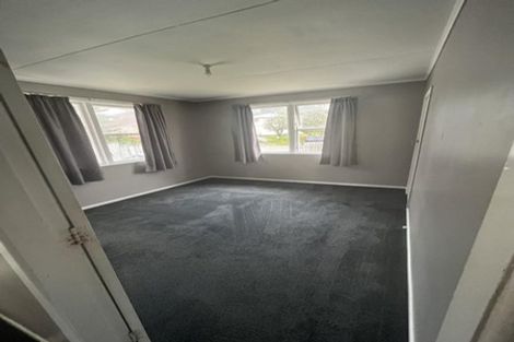 Photo of property in 21 Worcester Place, Cannons Creek, Porirua, 5024