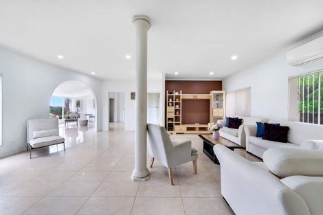 Photo of property in 13 San Martin Place, Goodwood Heights, Auckland, 2105