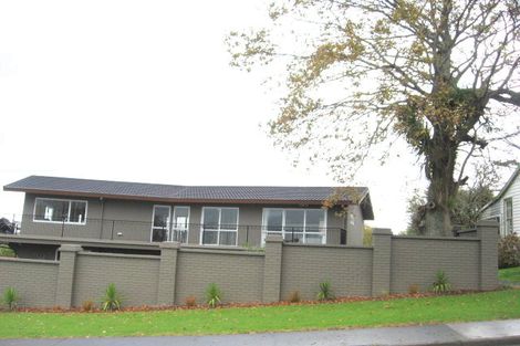 Photo of property in 35 Beach Road, Mellons Bay, Auckland, 2014