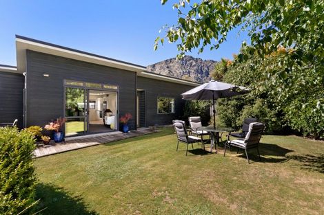 Photo of property in 8a Amber Close, Arthurs Point, Queenstown, 9371