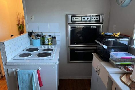 Photo of property in 15 Robert Burke Place, Henderson, Auckland, 0612