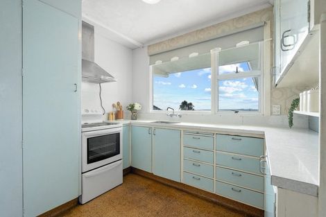 Photo of property in 1 Elizabeth Place, Mairangi Bay, Auckland, 0630