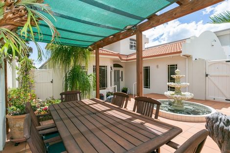 Photo of property in 8 Selwyn Road, Hospital Hill, Napier, 4110