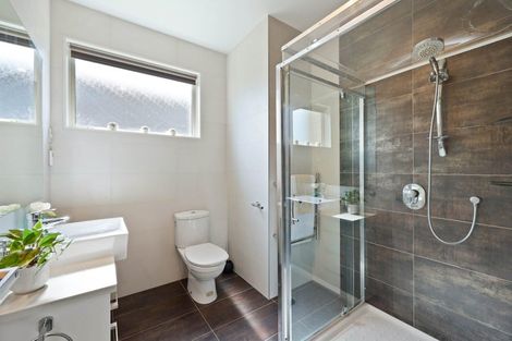 Photo of property in 111 Lake Panorama Drive, Henderson Valley, Auckland, 0612