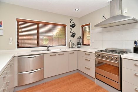 Photo of property in 11 Forest Park Place, Parklands, Christchurch, 8083