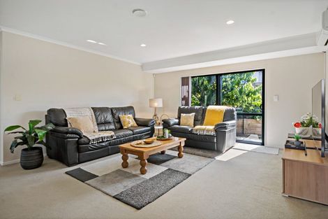 Photo of property in 31 Lough Bourne Drive, Pukekohe, 2120