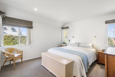 Photo of property in 2/132 East Coast Road, Forrest Hill, Auckland, 0620