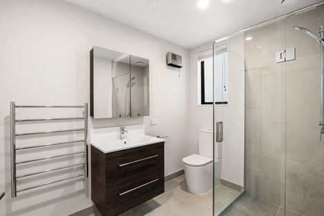 Photo of property in 4/79 Edmonton Road, Henderson, Auckland, 0612