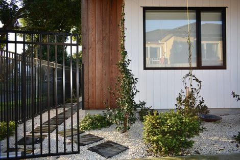 Photo of property in 26a Holland Avenue, Point England, Auckland, 1072