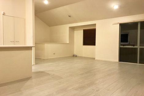 Photo of property in 2/51 Archers Road, Hillcrest, Auckland, 0629