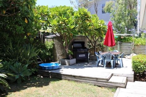 Photo of property in 18 Rewa Place, Russell, 0202