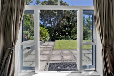 Photo of property in 290 Devon Street West, New Plymouth, 4310