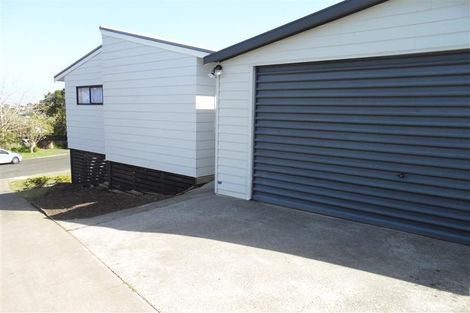 Photo of property in 1/28 Pahi Place, West Harbour, Auckland, 0618