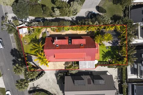 Photo of property in 2/10 Braemar Road, Castor Bay, Auckland, 0620