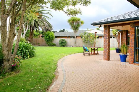 Photo of property in 25 Crannog Fen, Wattle Downs, Auckland, 2103