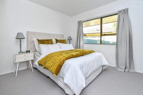 Photo of property in 2/4 Sunshine Place, Papakura, 2110