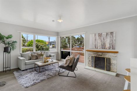 Photo of property in 1/2 Sunhaven Avenue, Glenfield, Auckland, 0629