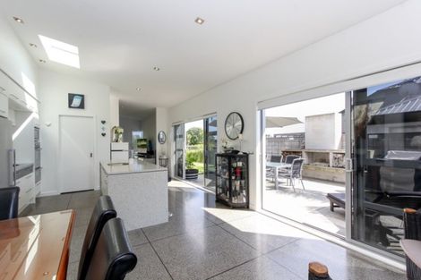 Photo of property in 3 Dolphin Parade, Bell Block, New Plymouth, 4312