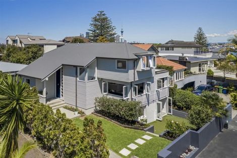 Photo of property in 75a Stanley Point Road, Stanley Point, Auckland, 0624