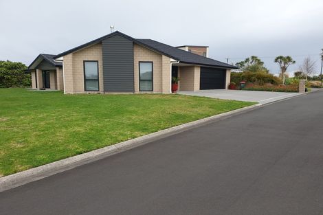 Photo of property in 1a Links Drive, Waiwhakaiho, New Plymouth, 4312