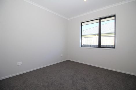 Photo of property in 21 Kaurinui Crescent, One Tree Point, 0118