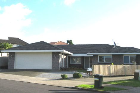 Photo of property in 2/7 Tumbridge Place, Somerville, Auckland, 2014