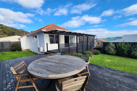 Photo of property in 184 Whites Line East, Waiwhetu, Lower Hutt, 5010